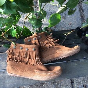 Minnetonka ankle booties❤️Genuine suede leather.